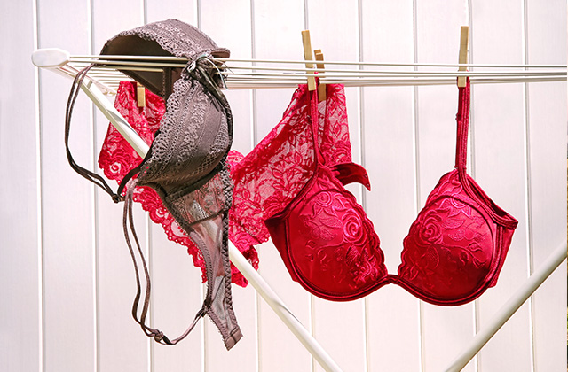 The Three Bras Every Woman Should Pack When Traveling