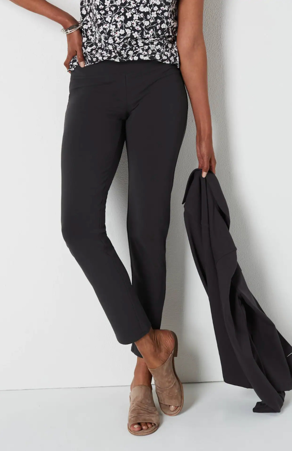 best-women-travel-pants-black-stylish